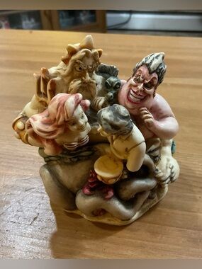 Harmony Kingdom: Disney “Part of your world” Little Mermaid multi character box.